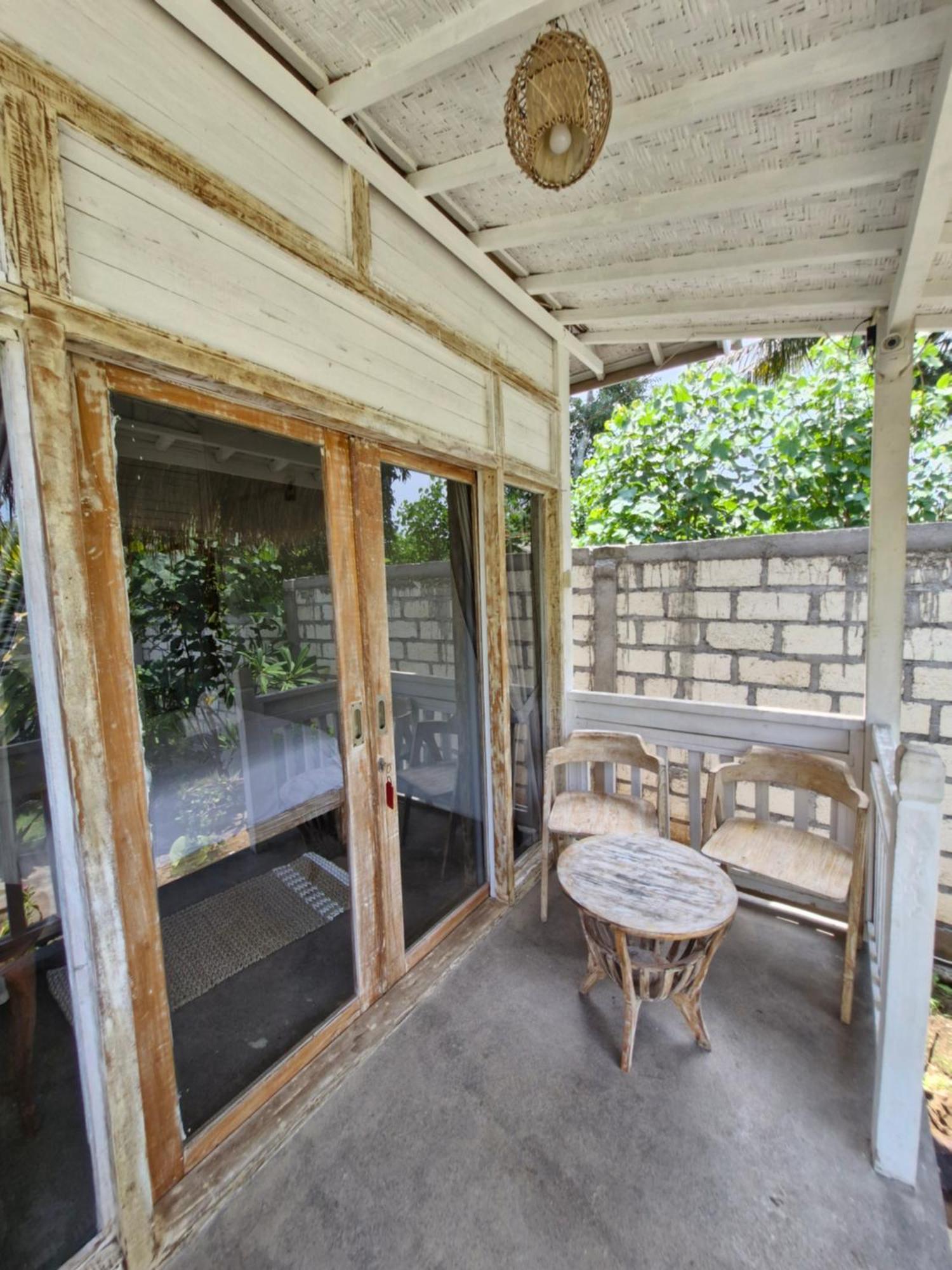 The Layar Homestay Batununggul Exterior photo