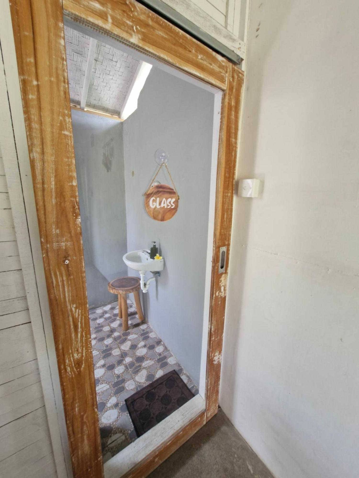 The Layar Homestay Batununggul Exterior photo