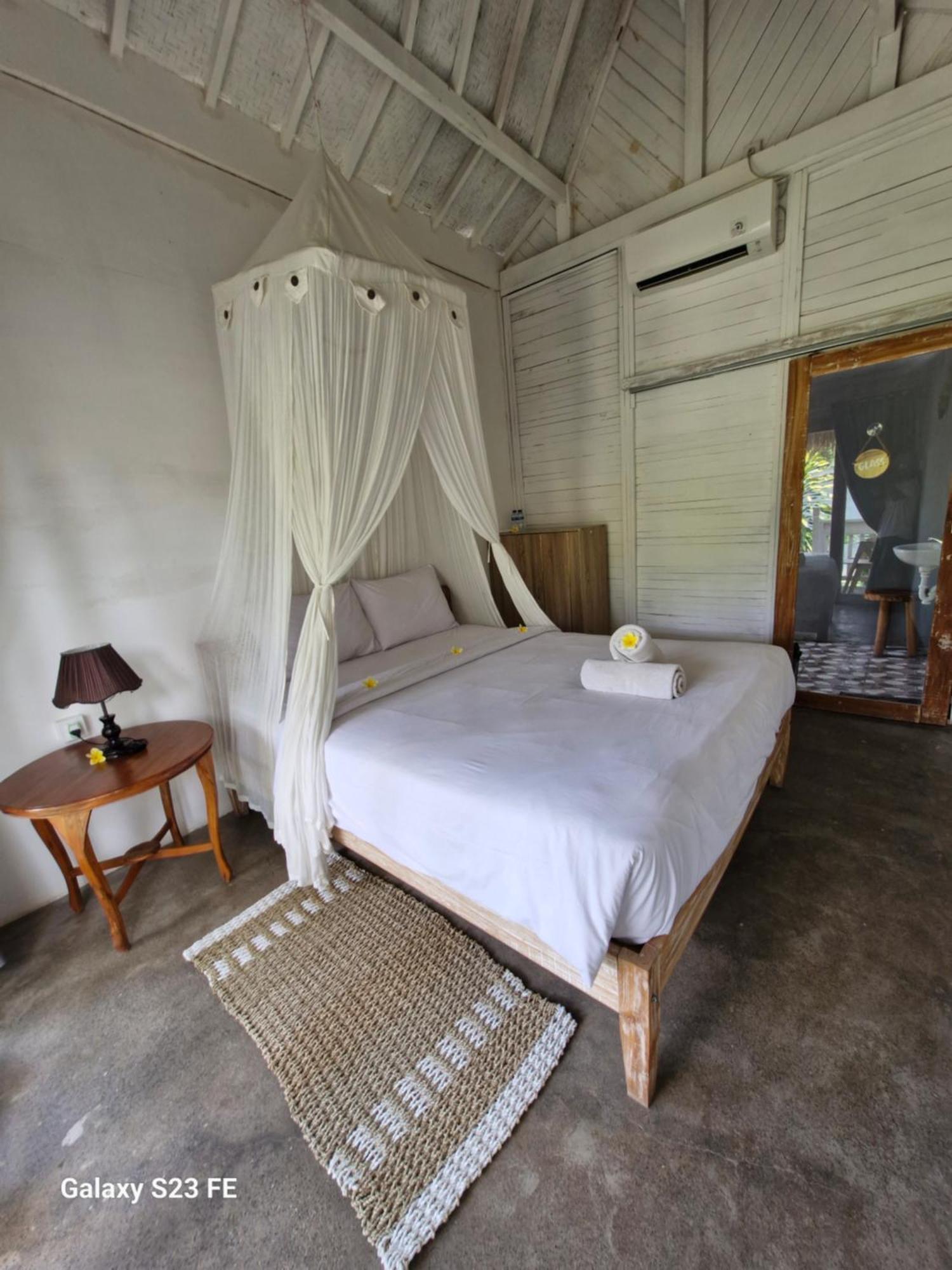 The Layar Homestay Batununggul Exterior photo